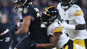 The Steelers defeated the Ravens 17-10 in a rainy Baltimore.